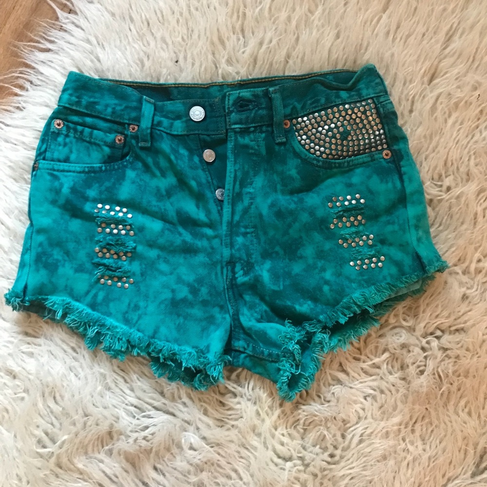 Levis 💕ONE OF A KIND high waisted jean shorts